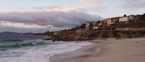 Beach nearby, sun-loungers, beach towels
