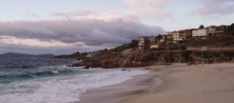 Luxury Villa with private pool, amazing ocean views, 100m to sandy beach, Wi Fi