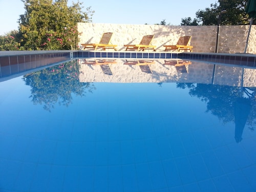 Heated private pool, near Dubrovnik,8+2,ideal for families&groups 