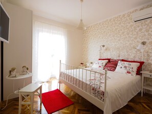 4 bedrooms, iron/ironing board, travel cot, WiFi