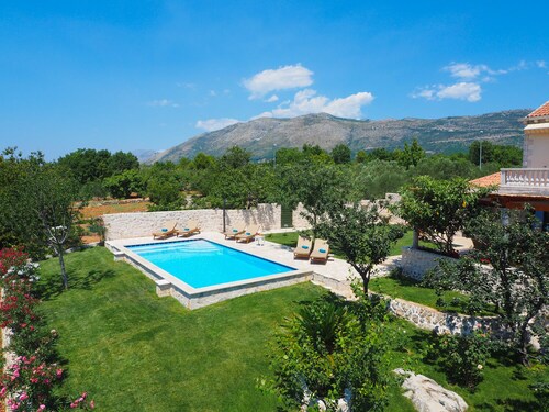 Heated private pool, near Dubrovnik,8+2,ideal for families&groups 