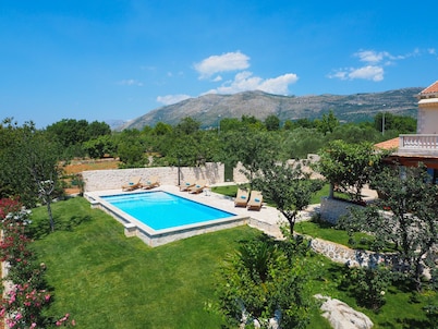 Heated private pool, near Dubrovnik,8+2,ideal for families&groups
