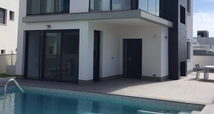 Villa de luxe de 5 chambres avec piscine privée chauffée et salle de cinéma