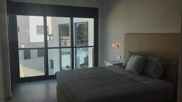 5 slaapkamers, een strijkplank/strijkijzer, reisbedje, wifi