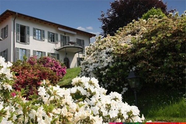 Luxury Villa with Beautiful Lake view