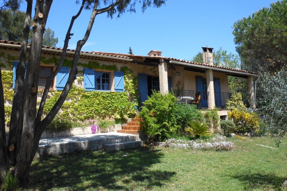 Villa with Heated Swimming Pool Set In a 5000 m² Olive Grove.