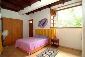 1 chambre, fer et planche à repasser, Wi-Fi, draps fournis