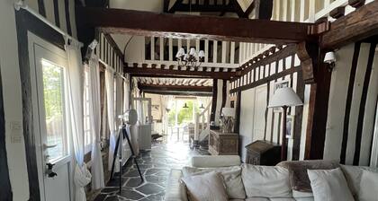 Full of charm, authentic and renovated cottage Honfleur (Normandy)