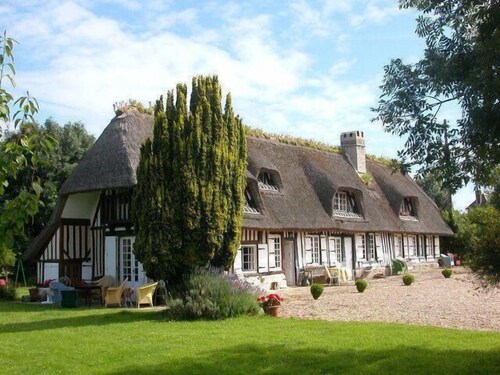 Full of charm, authentic and renovated cottage Honfleur (Normandy)