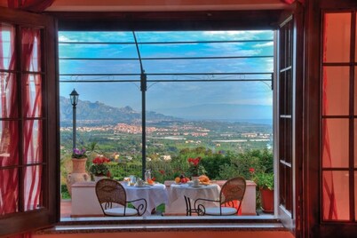 Up to 16 guests - swimming pool-garden - BBQ -wi-fi - 3km sea by "SunTripSicily"