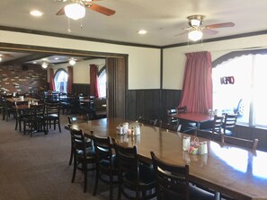 Dining - Downtown Motel (Woodward)