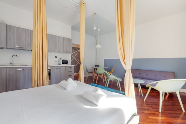 Iron/ironing board, WiFi, bed sheets