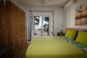 3 室のベッドルーム、セーフティボックス (室内)、アイロン / アイロン台、旅行用ベビーベッド