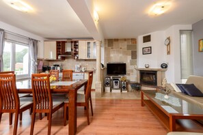 TV, fireplace, DVD player