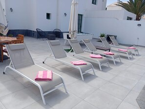 Outdoor dining - Summer House w/BBQ/Heated Pool/Pool Table/Private Parking/Bed Linen/High Chair (Playa Blanca)