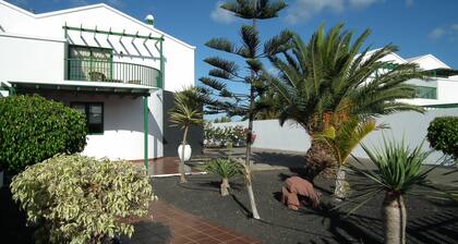 Summer House w/BBQ/Heated Pool/Pool Table/Private Parking/Bed Linen/High Chair