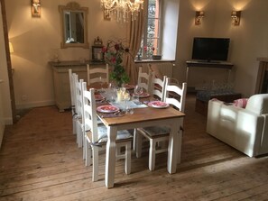 Dining - Newly renovated home for rental in the Loire Valley - Montreuil Bellay,  (Montreuil Bellay)
