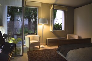 5 slaapkamers, een strijkplank/strijkijzer, internet, beddengoed