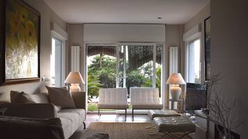 Télévision, lecteur de DVD, chaßne hi-fi