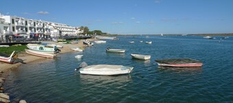 Modern 2 bedroom Duplex apartment next to Cabanas de Tavira Beach Free Wi-Fi