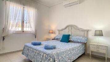 2 dormitorios, tabla de planchar con plancha, cuna de viaje y wifi