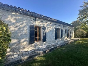 Exterior - Detached Rural barn retreat set in open farm land -with private pool (Saint-Aubin-De-Cadelech)