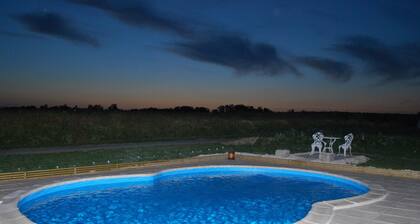Detached Rural barn retreat set in open farm land -with private pool