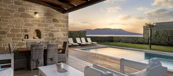 Villa de luxe Posidonia avec piscine à seulement 35 mètres de la plage