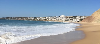 Villa 3/4 chambres au coeur du village, vues spectaculaires sur la mer, climatisation et wifi