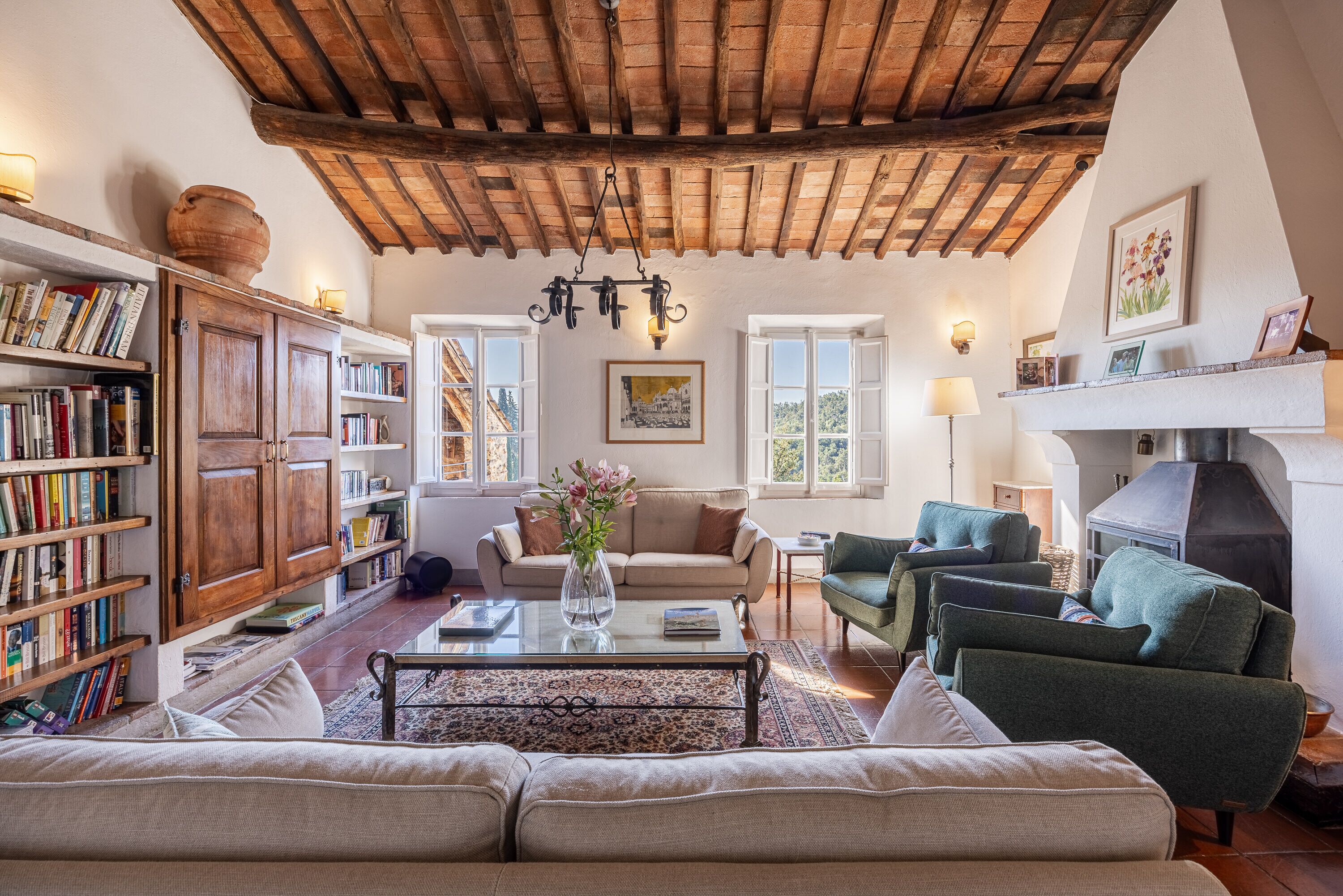 Smart TV, fireplace, DVD player, table tennis