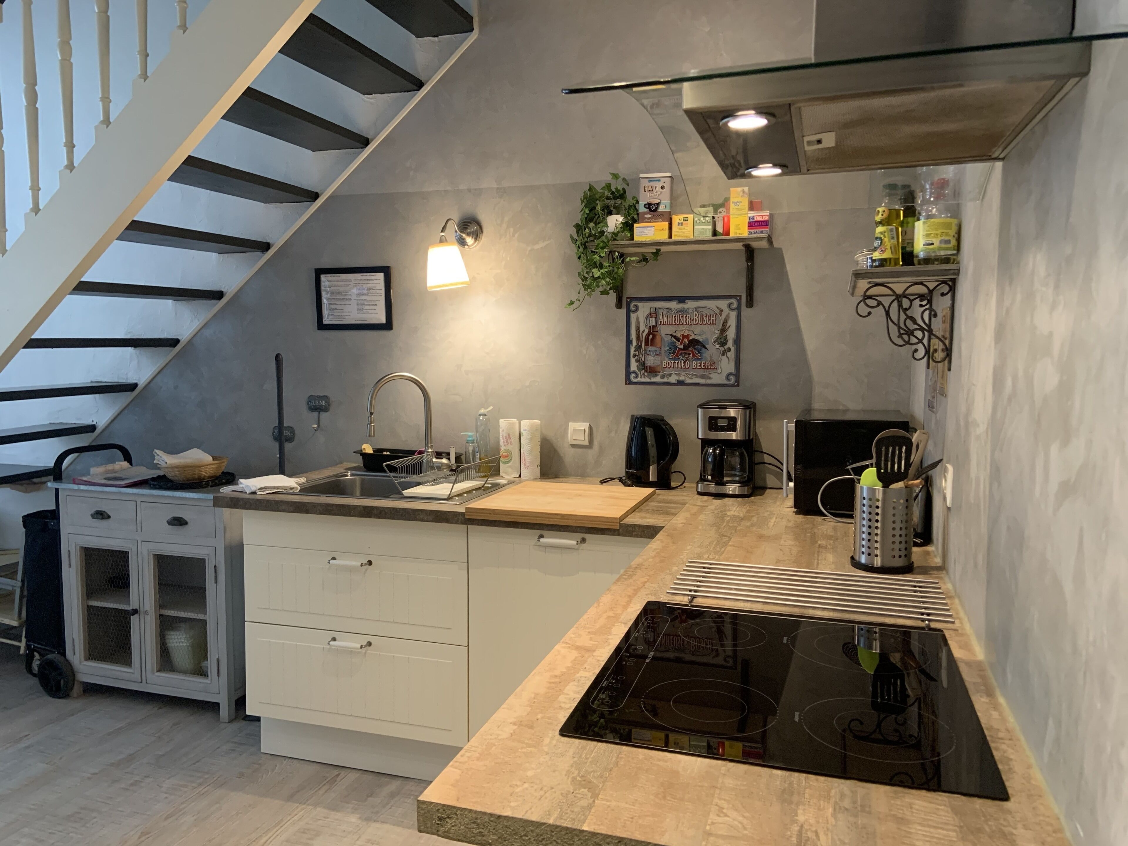 Charming hyper center duplex 