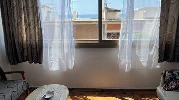TV, libri, impianto stereo