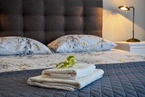 2 bedrooms, desk, iron/ironing board, travel cot - BlueHouse the Paradise by the Sea,7days 12% Off (Sao Vicente)