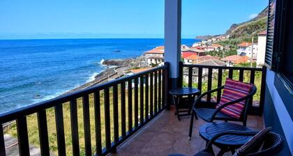 Neues,5***** , luxuriöses und geräumiges Ferienhaus an der Küstenlinie.