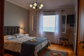 2 多间卧室、办公桌、熨斗/熨衣板、旅行婴儿床