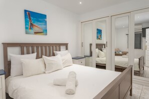 4 habitaciones, tabla de planchar con plancha, wifi y ropa de cama 