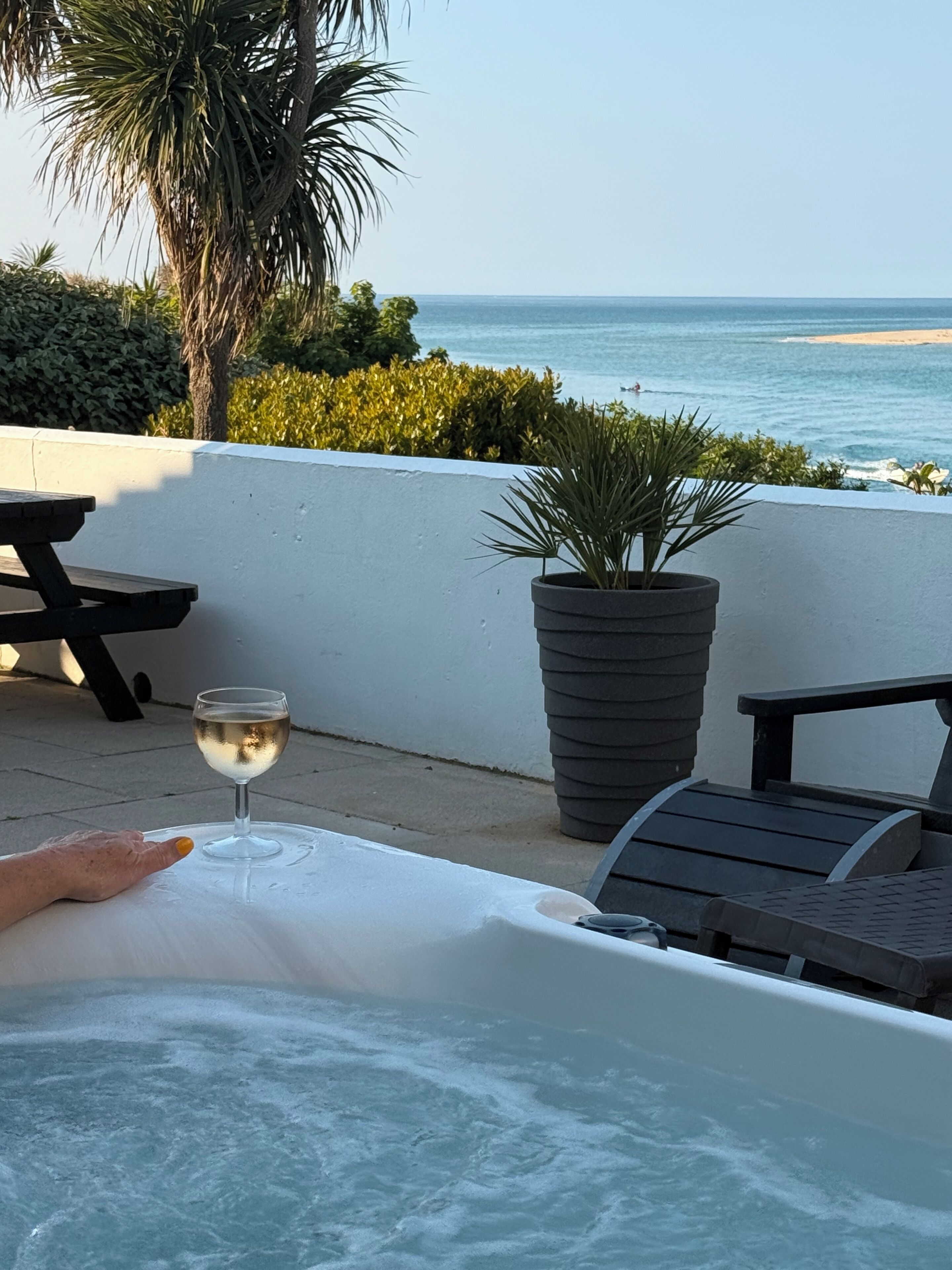 Outdoor spa tub