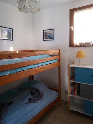 3 chambres, fer et planche Ă repasser, draps fournis