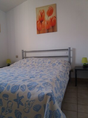 3 bedrooms, iron/ironing board, bed sheets