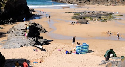 Castaway Cottage in Trevone with parking and very close to the Sandy Beach.