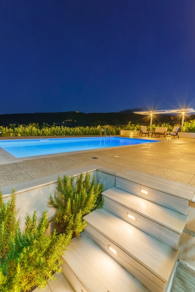 Friends & Family House near the beach with two swimming pools (one for children)