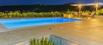 Friends & Family House near the beach with two swimming pools (one for children)