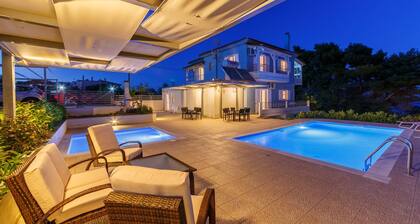 Friends & Family House prĂšs de la plage avec deux piscines (une pour les enfants)