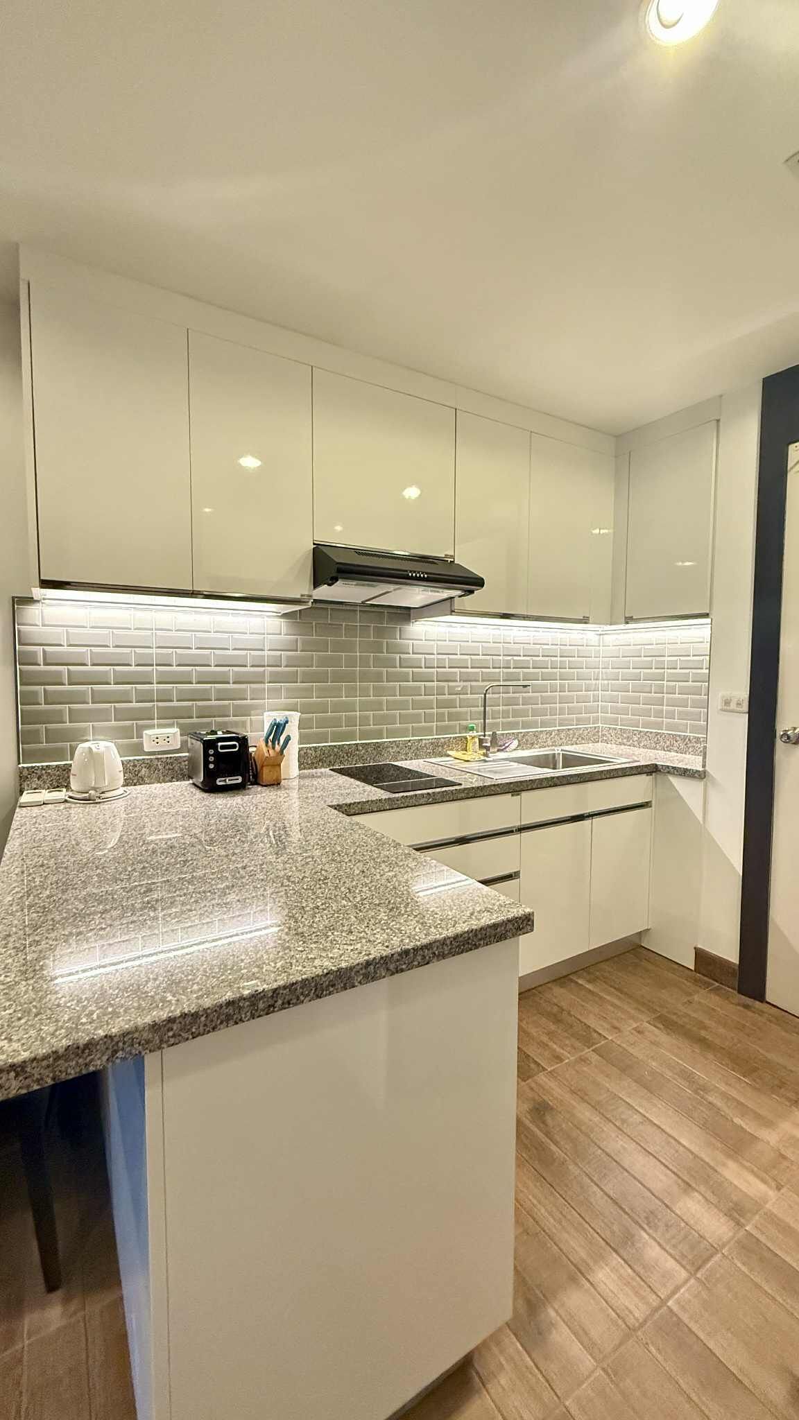 雪櫃、微波爐、爐具、電熱水壺