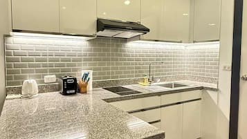 Fridge, microwave, stovetop, electric kettle