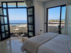 3 dormitorios, caja fuerte, tabla de planchar con plancha