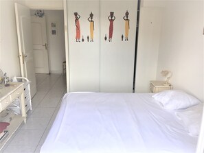 2 bedrooms, iron/ironing board, free WiFi