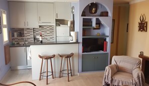 Smart TV, fireplace, books - Large sunny terrace, 6à m from the beach; large and comfortable (Fuengirola)