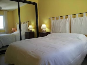 2 chambres, bureau, fer et planche Ă repasser, accĂšs au Wi-Fi (inclus)