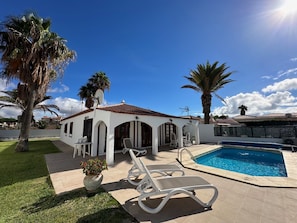 A heated pool - House / Villa with private pool (San Miguel de Abona)